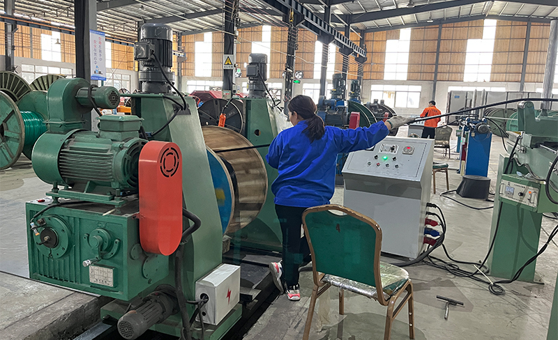 熱火朝天趕訂單，生產線上忙不停！